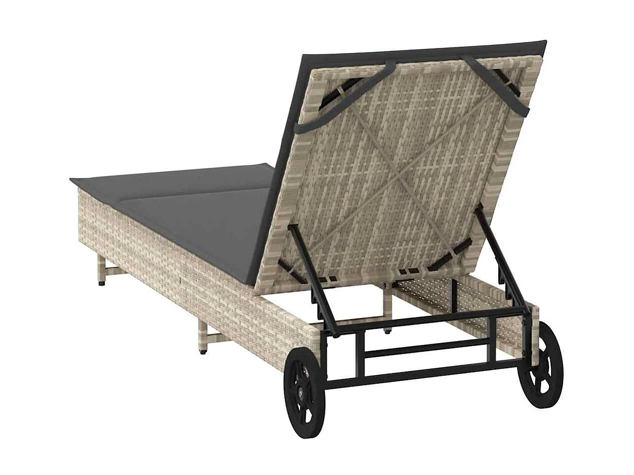 Chaise longue avec roues et coussins gris clair résine tressée