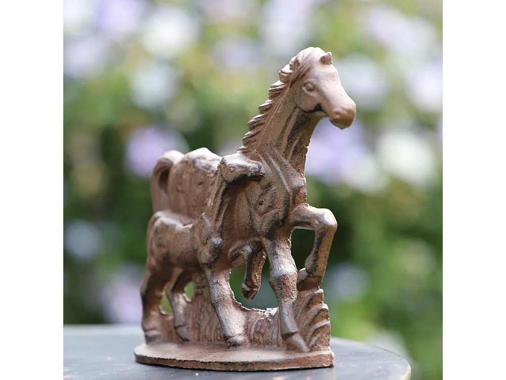 Figurine cheval en fonte marron 17 x 16 cm