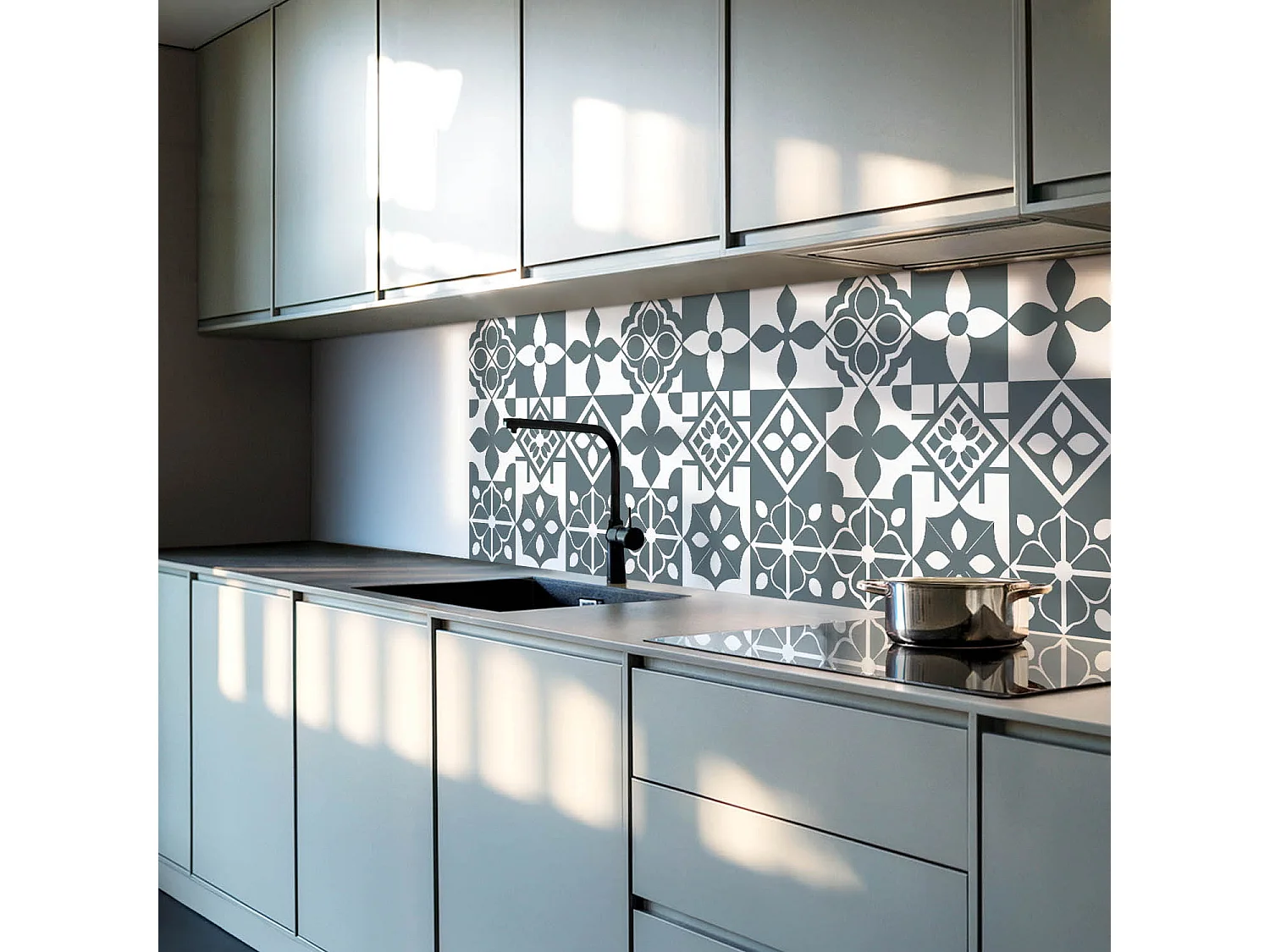 Panneaux muraux autocollants en vinyle imperméable - 4 x 50 x 50 cm - Motifs géométriques dans les carreaux