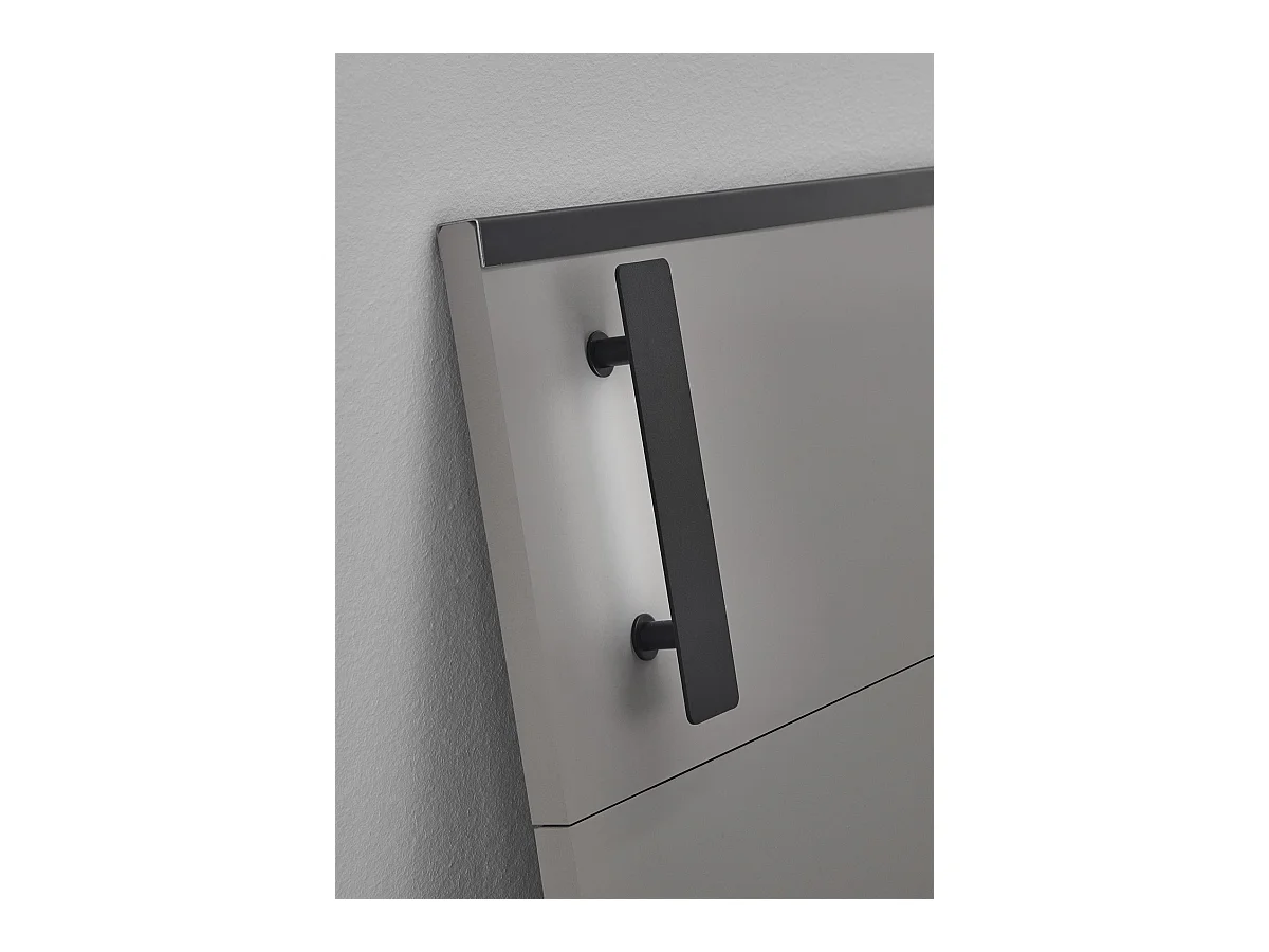 Lit adulte coloris Gris et verre coloris noir, rechampis graphite - longueur 188 x profondeur 210 x hauteur 93 cm