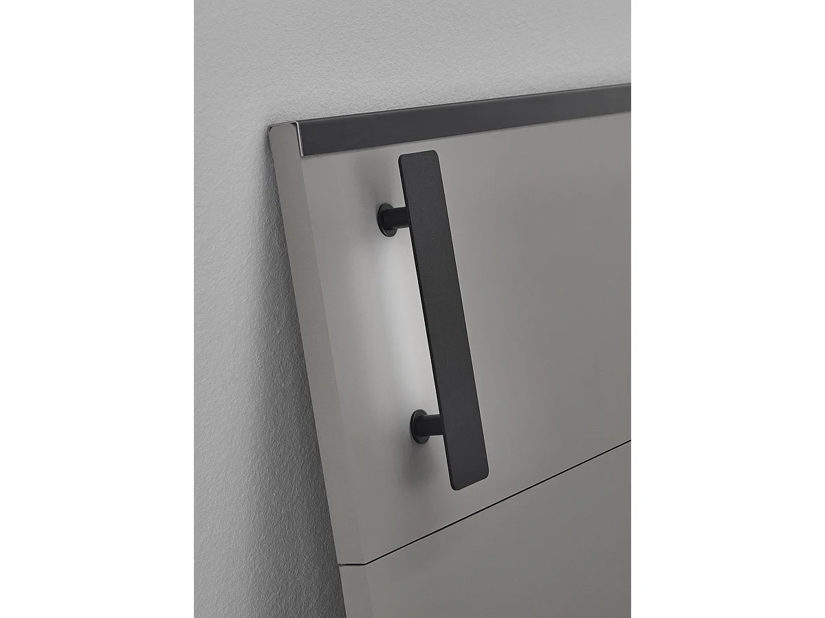 Lit adulte coloris Gris et verre coloris noir, rechampis graphite - longueur 188 x profondeur 210 x hauteur 93 cm