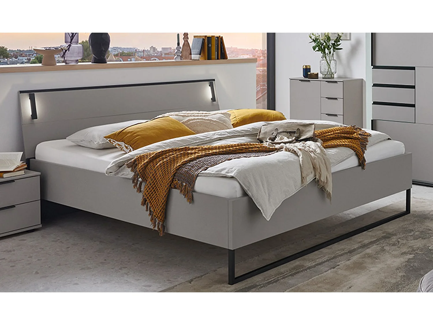 Lit adulte coloris Gris et verre coloris noir, rechampis graphite - longueur 188 x profondeur 210 x hauteur 93 cm