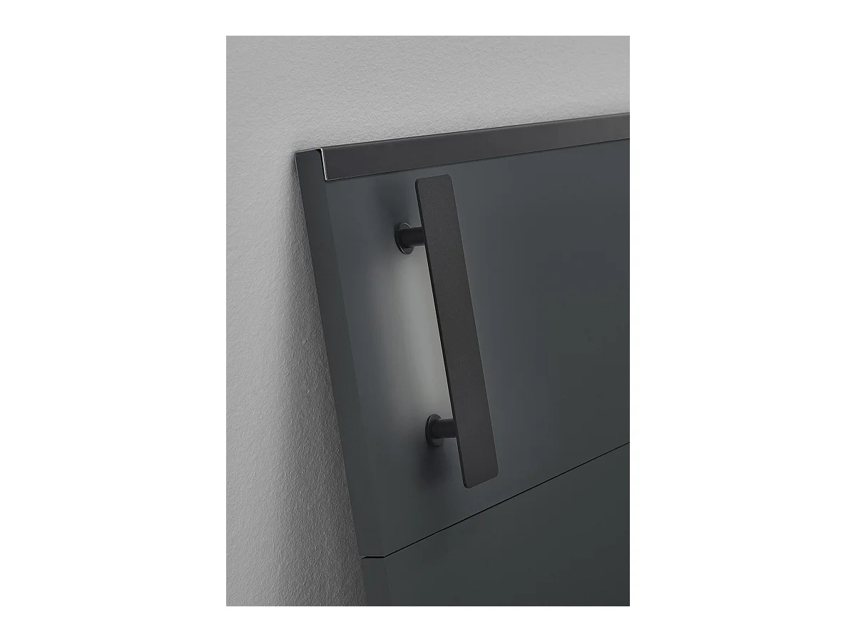 Lit adulte coloris graphite et verre noir, rechampis graphite - longueur 188 x profondeur 210 x hauteur 93 cm