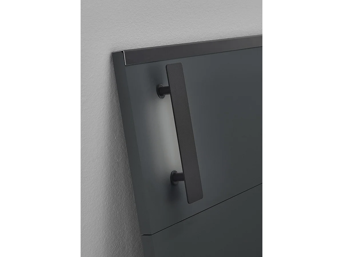 Lit adulte coloris graphite et verre noir, rechampis graphite - longueur 188 x profondeur 210 x hauteur 93 cm