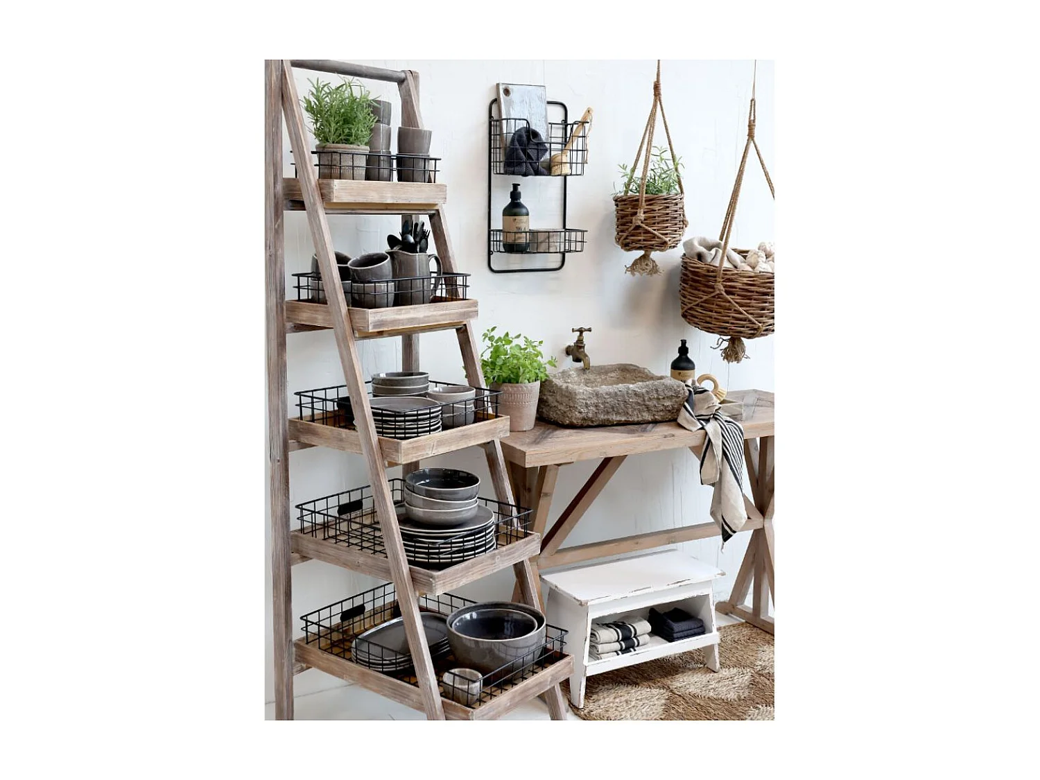 Etagère 5 paniers en bois de sapin marron et fer noir 42 x 70 x 170 cm