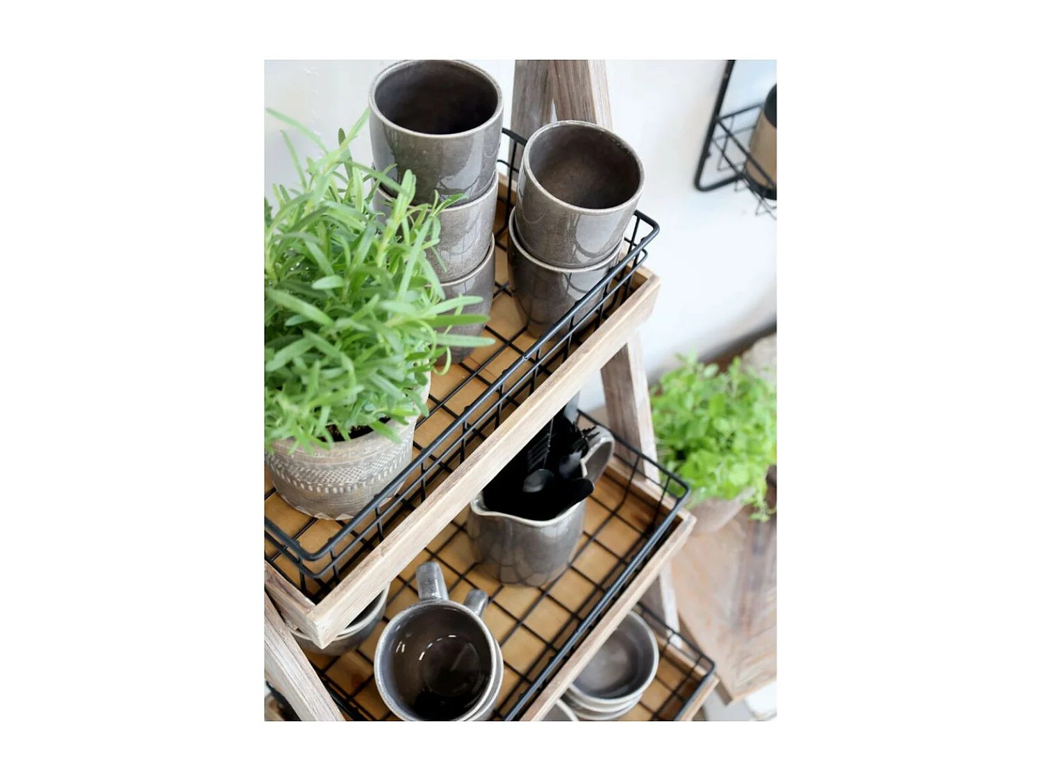 Etagère 5 paniers en bois de sapin marron et fer noir 42 x 70 x 170 cm