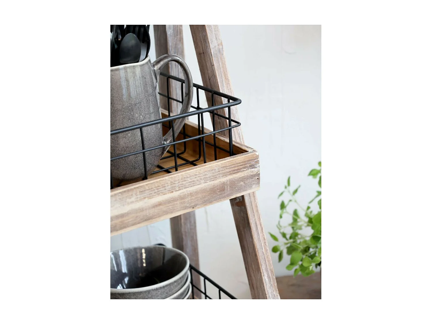 Etagère 5 paniers en bois de sapin marron et fer noir 42 x 70 x 170 cm