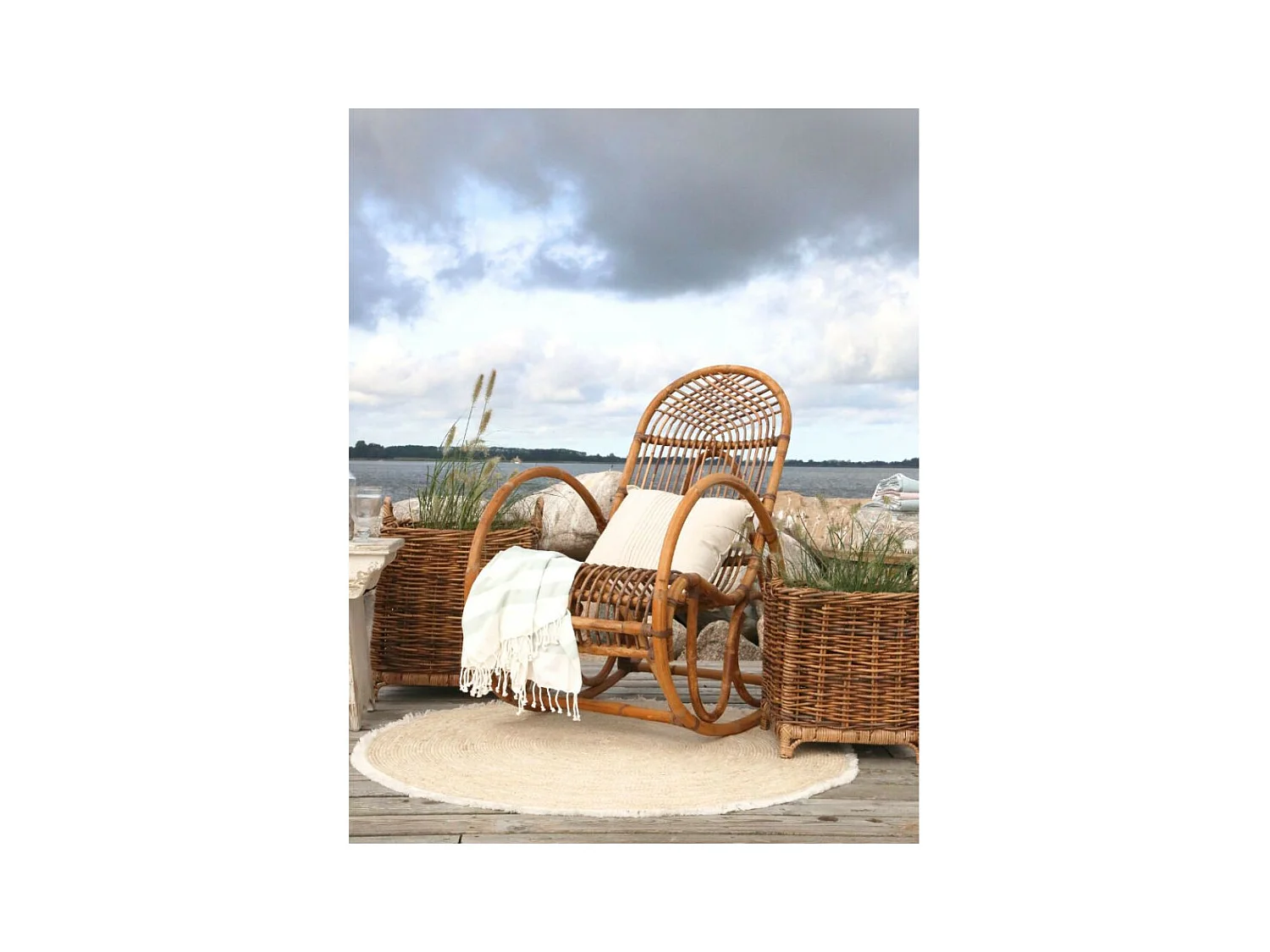 Fauteuil à bascule ancien en rotin marron naturel 106 x 58 x 100 cm