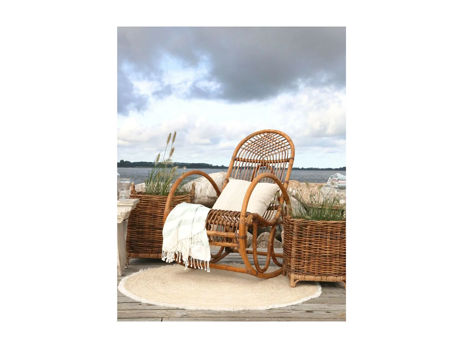 Fauteuil à bascule ancien en rotin marron naturel 106 x 58 x 100 cm