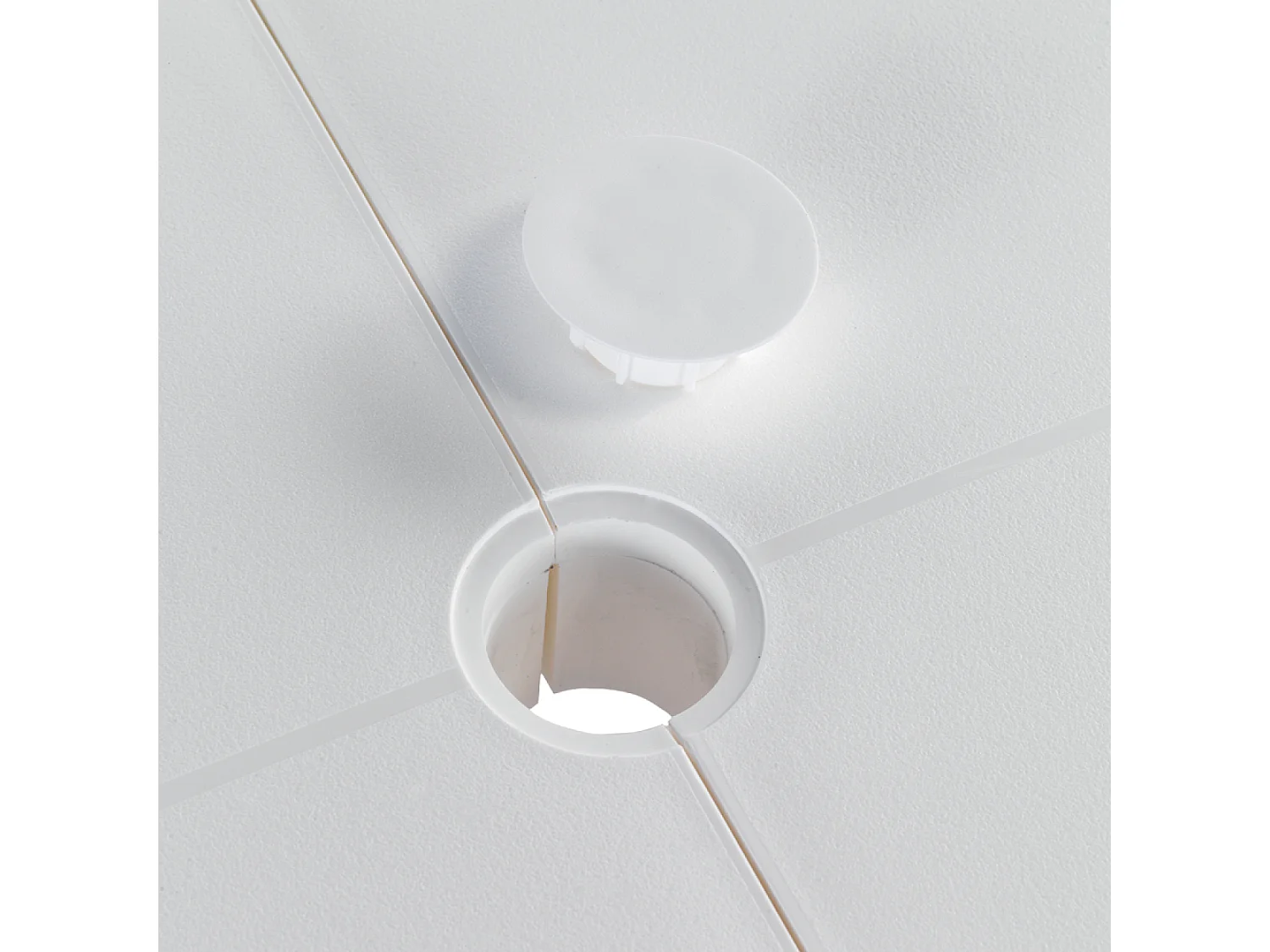 Buitenset wit 170x90x73cm + 6 stapelbare stoelen van gerecycled plastic