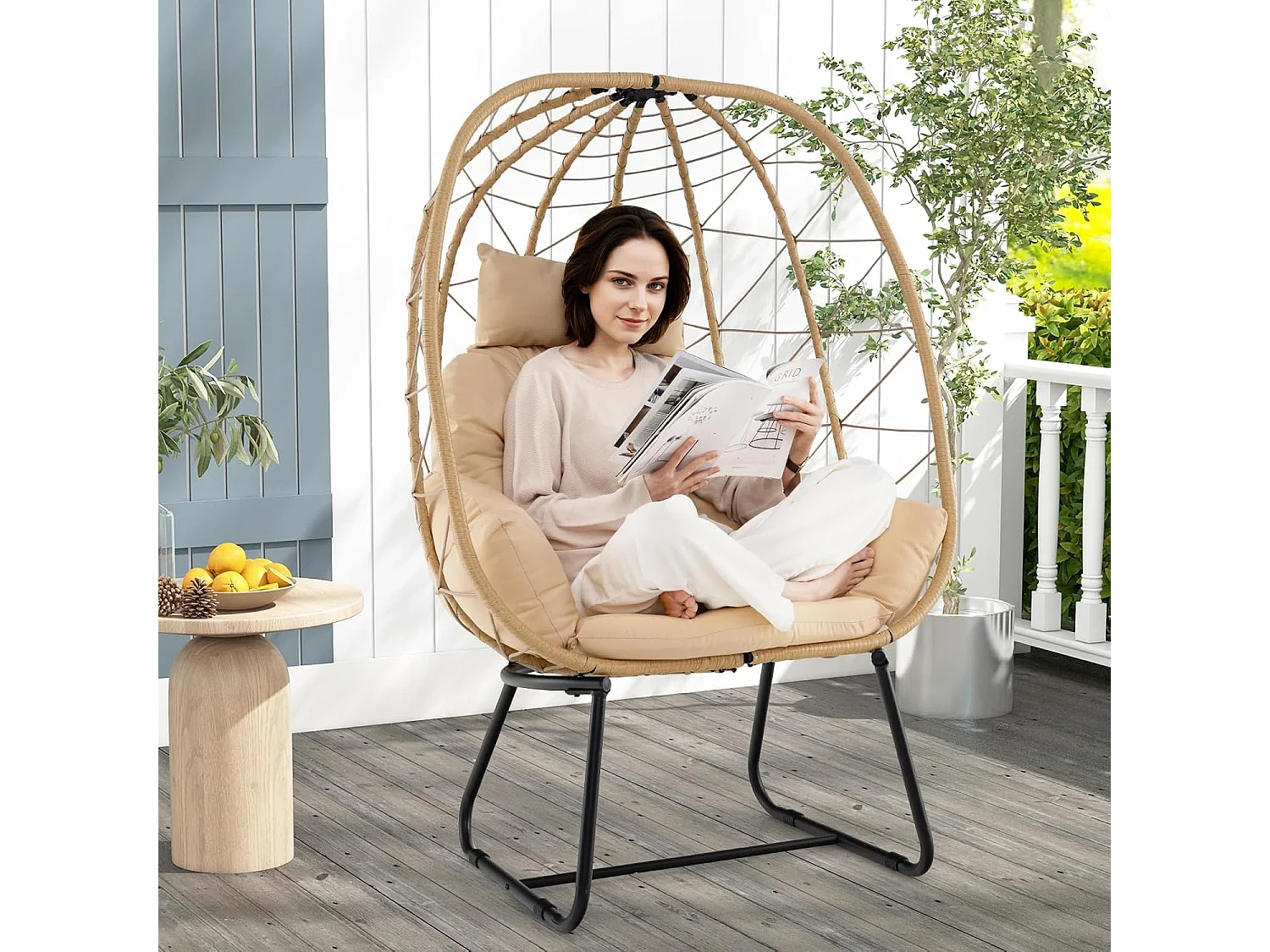 Rieten stoel, rotan, oversized loungestoel met afneembaar kussen en metalen frame, tuinstoel, rotanstoel voor balkon, tuin, terras, woonkamer (beige)ZB33604