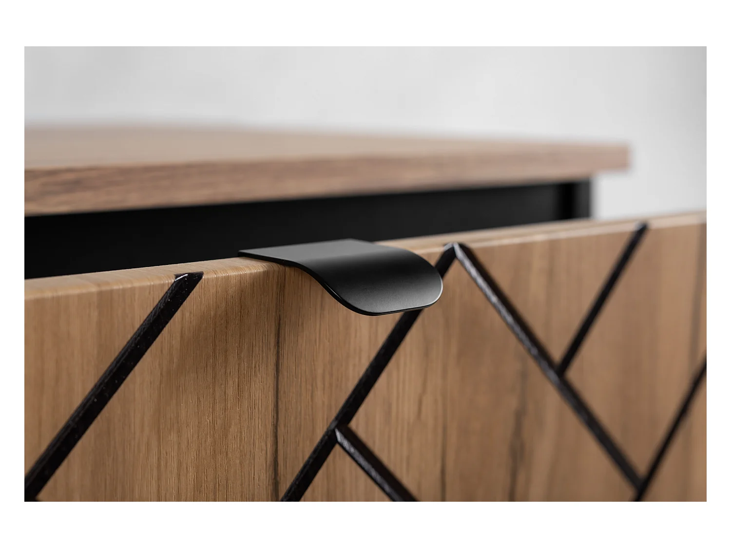 Badezimmermöbel, goldene handwerkliche Eiche, 80 x 57 x 46 cm, schwarze Griffe