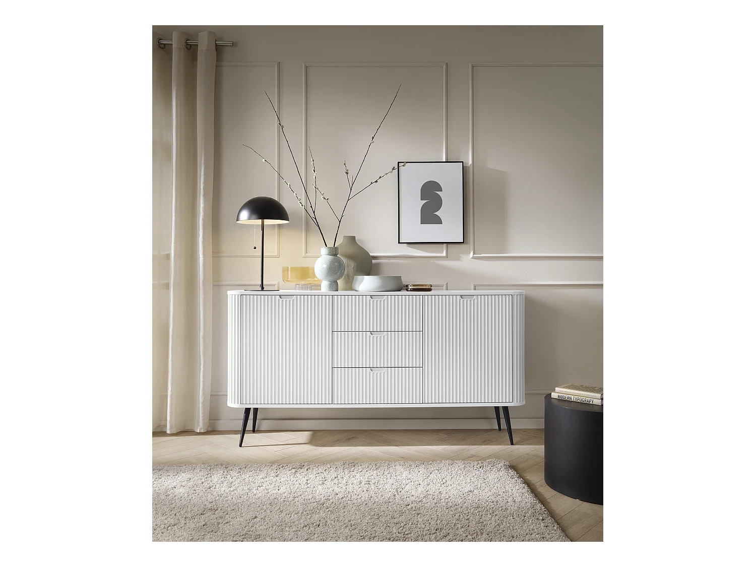 Witte ladekast, poten: zwart, 168 x 87 x 39 cm