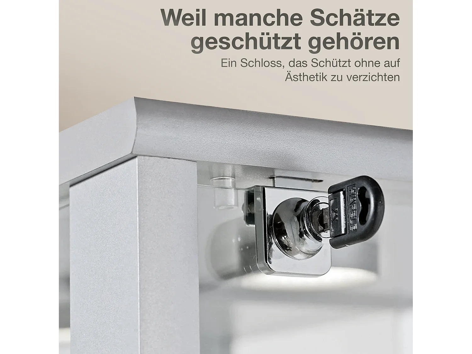 Standvitrine mit 2 Türen, 4 Höhenverstellbaren Glasböden, Spiegel & Schloss - Mit LED-Beleuchtung - 176x67x33 cm - Silberfarben