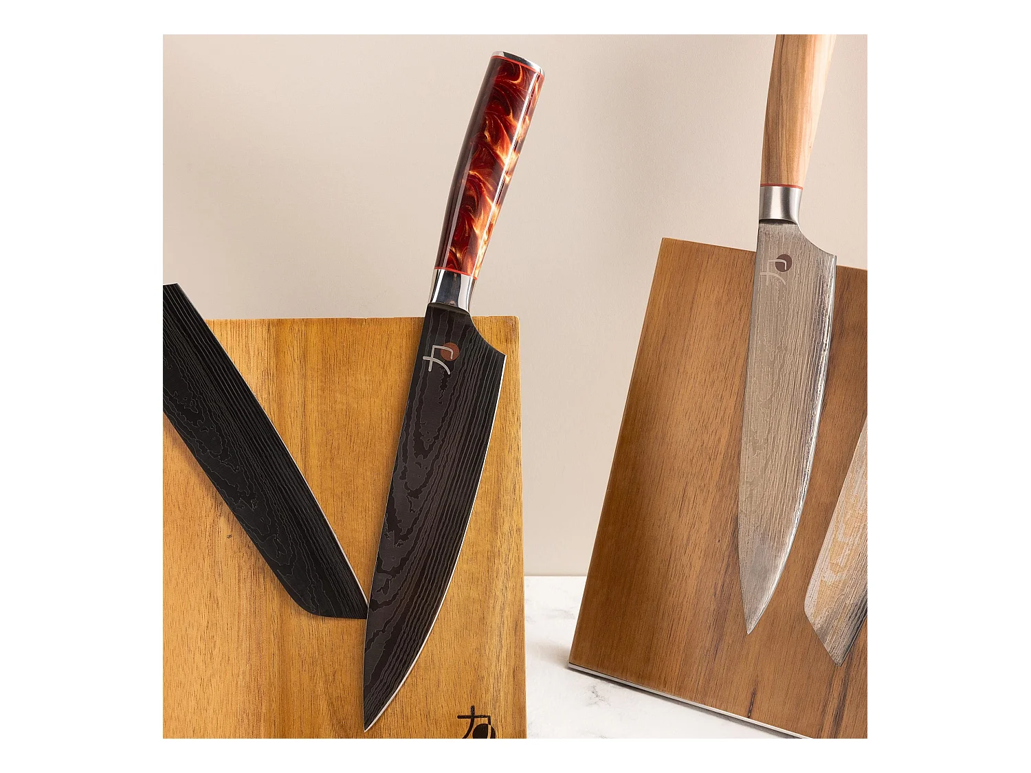 Set de 5 couteaux japonais TETSU et planche à découper 40x25x1,6cm MasterPRO