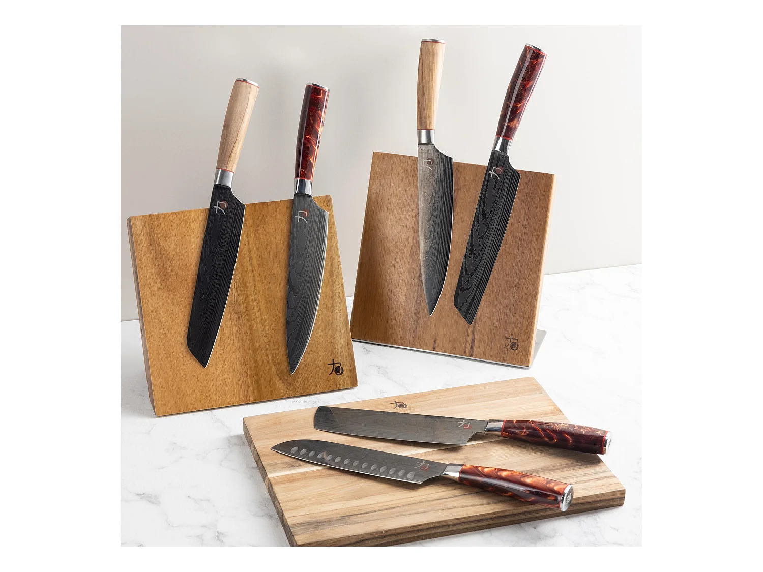 Set de 5 couteaux japonais TETSU et planche à découper 40x25x1,6cm MasterPRO