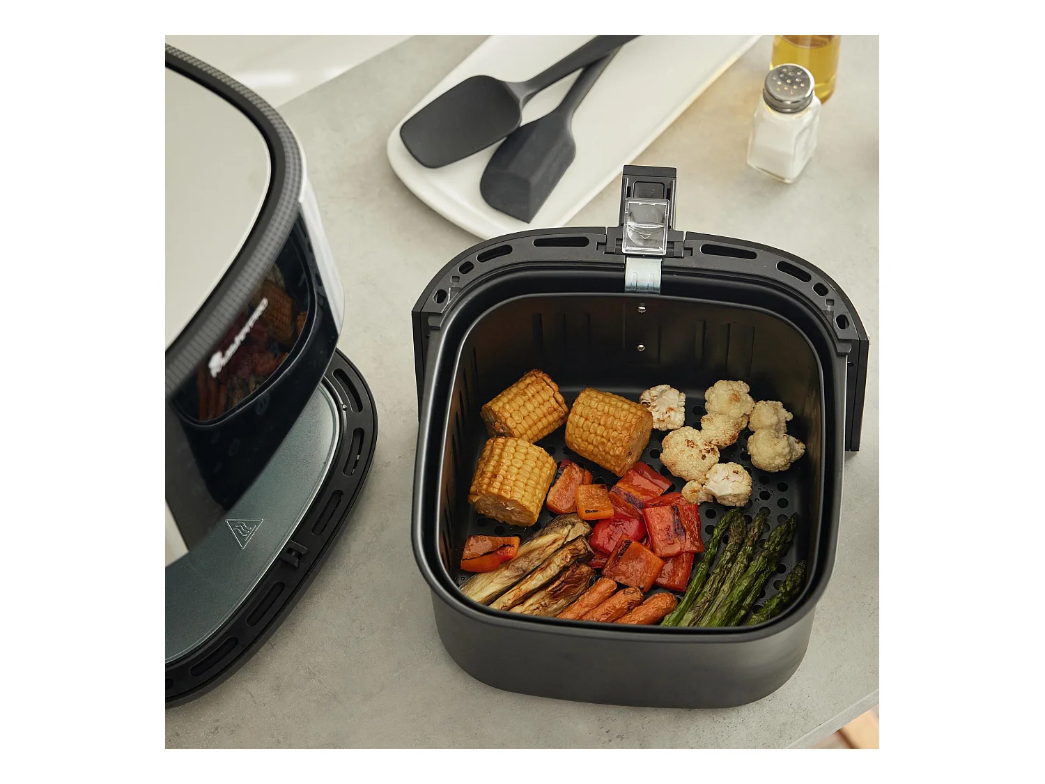 Friteuse à air sans huile d'une capacité de 6 L et d'une puissance de 1800 W avec écran tactile LED avec 8 fonctions MasterPRO différentes