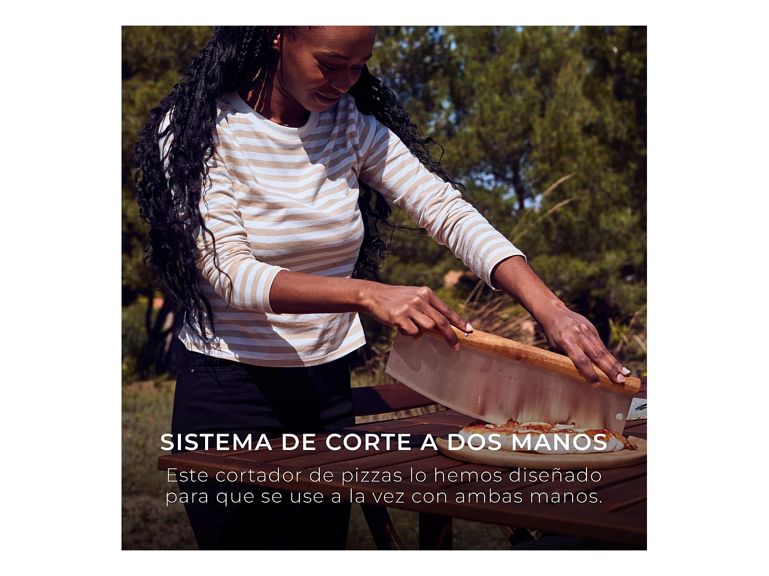 Set composé d'un coupe-pizza + planche à découper en bois MasterPRO