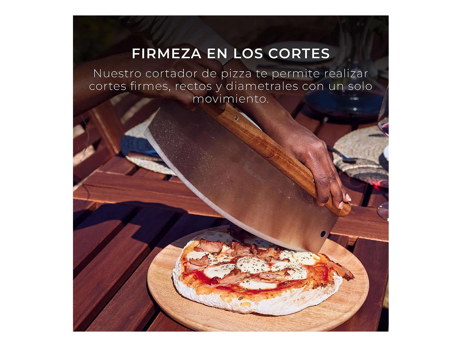 Set composé d'un coupe-pizza + planche à découper en bois MasterPRO