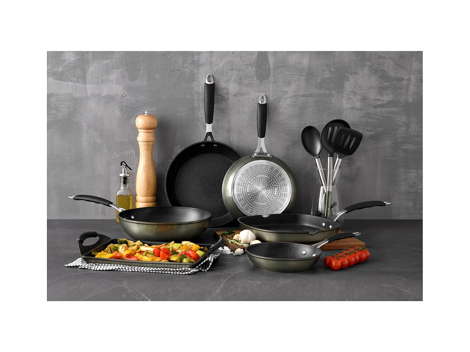 Poêle Ø28x5,2cm en aluminium forgé MIDNIGHT Bergner