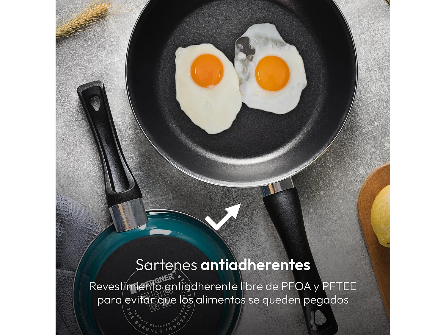 Lot de 2 poêles CLASSIQUE Ø20Ø26cm antiadhésives en aluminium forgé + ustensiles de cuisine Bergner rouge