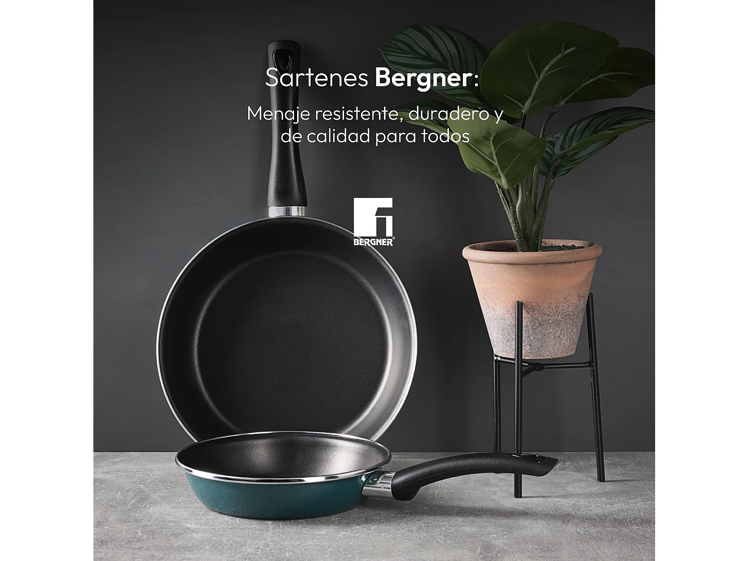 Lot de 2 poêles CLASSIQUE Ø20Ø26cm antiadhésives en aluminium forgé + ustensiles de cuisine Bergner rouge