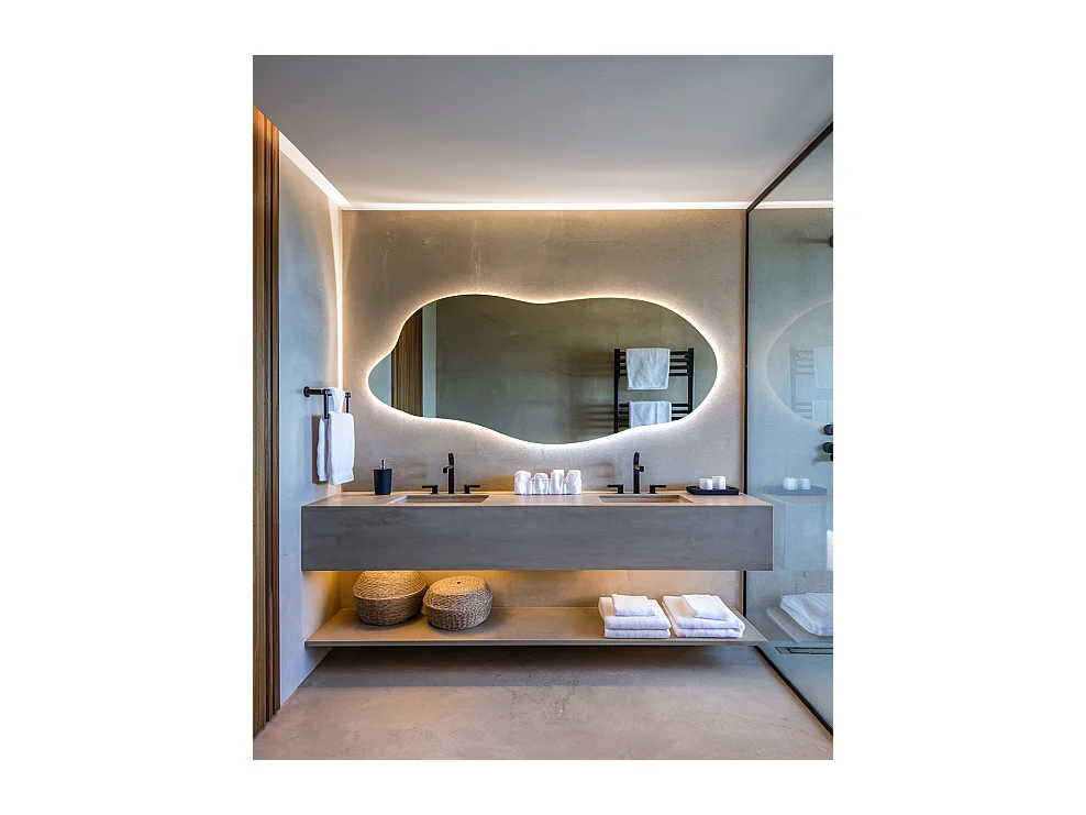 Miroir LED lumière neutre, asymétrique - 35 x 80 cm - Forme organique lumineuse et design - Éclairage moderne