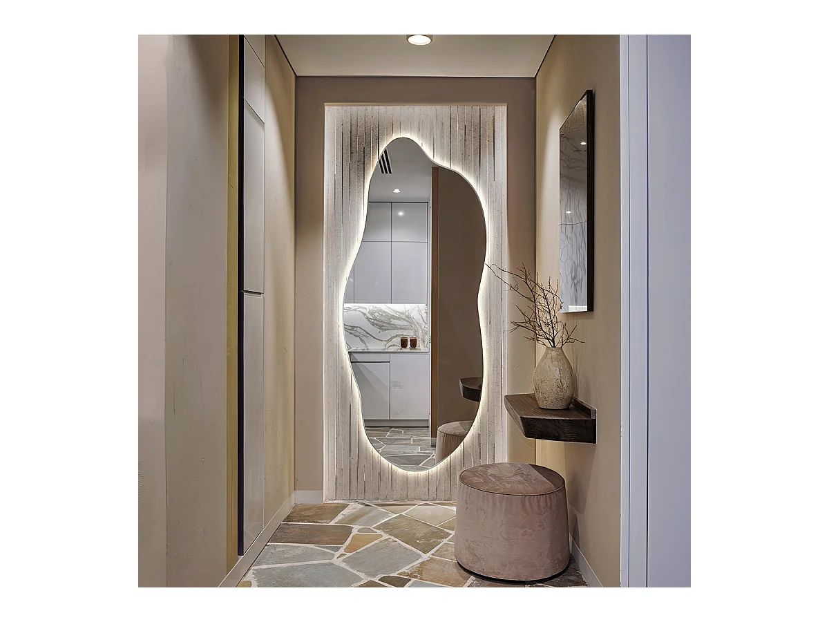 Miroir LED lumière neutre, asymétrique - 35 x 80 cm - Forme organique lumineuse et design - Éclairage moderne