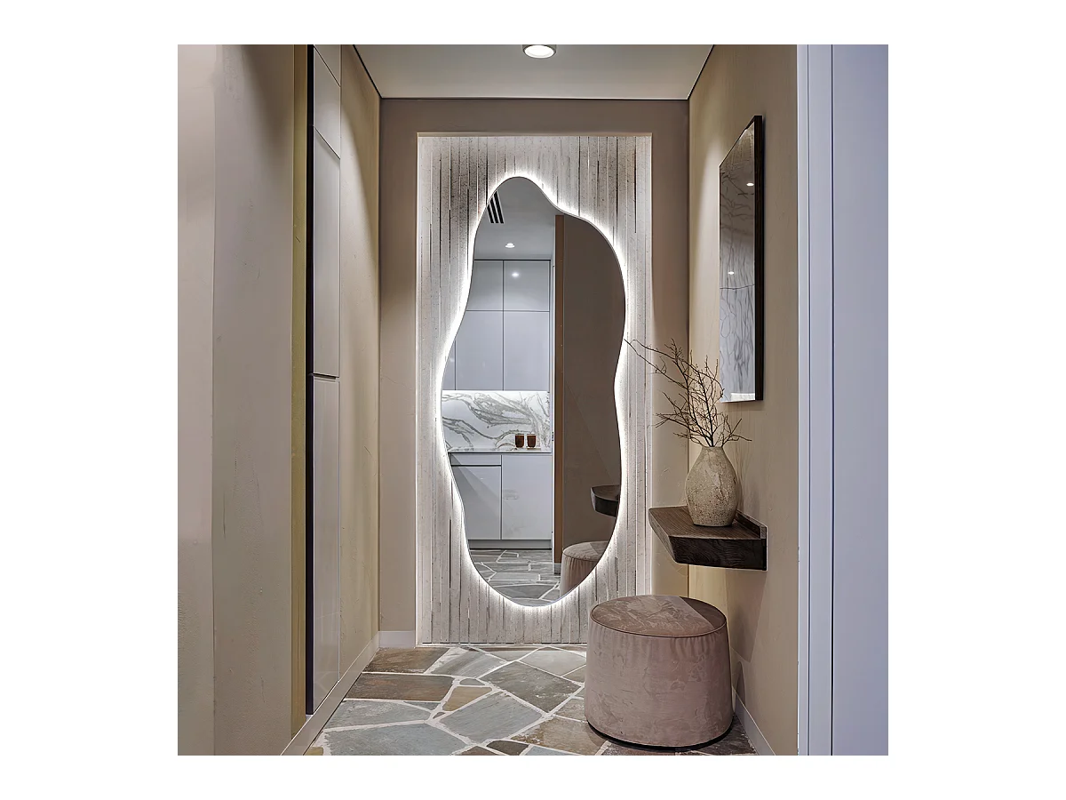 Miroir LED lumière froide, asymétrique - 35 x 80 cm - Forme organique lumineuse et design - Éclairage moderne