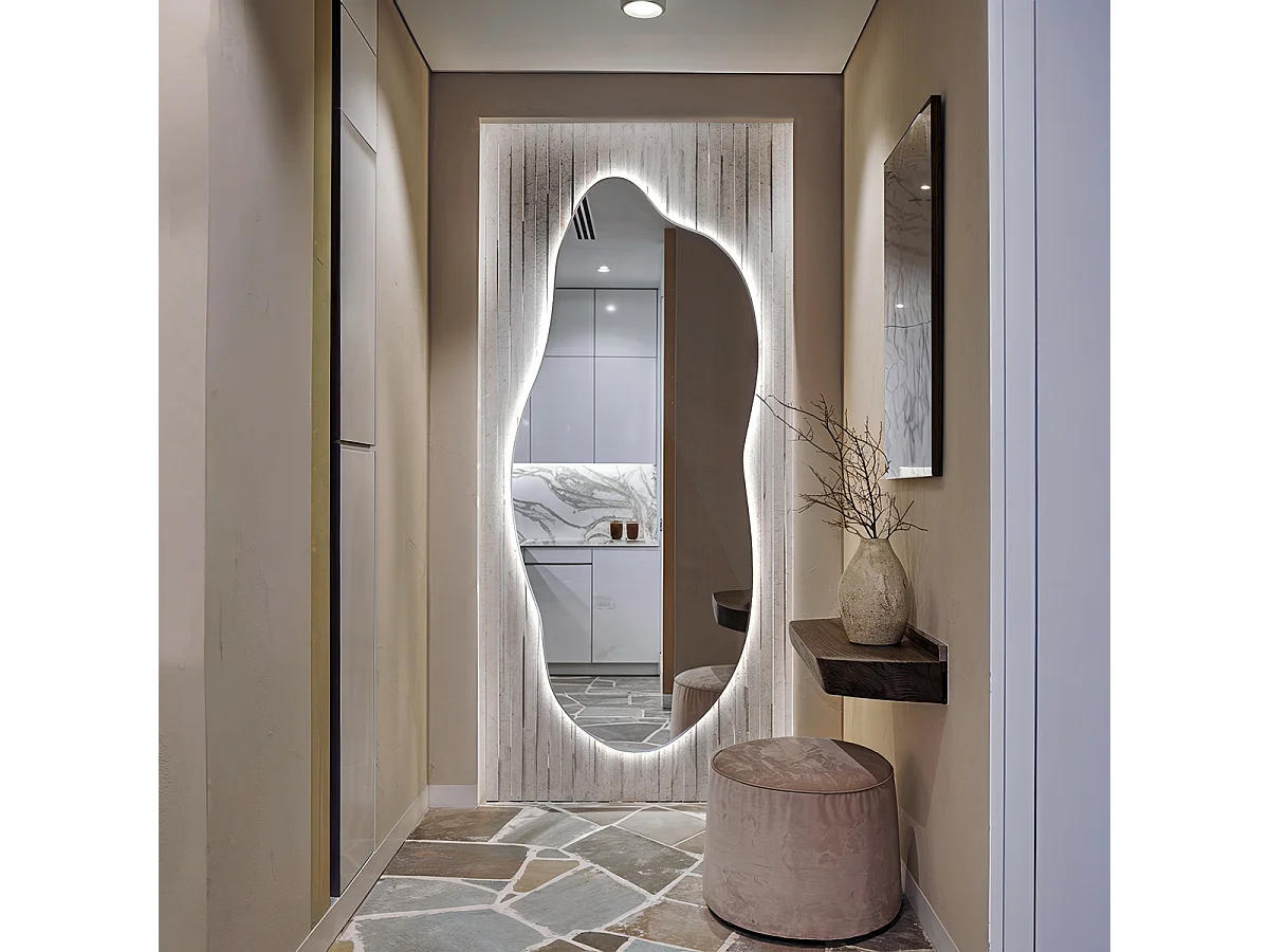 Miroir LED lumière froide, asymétrique - 35 x 80 cm - Forme organique lumineuse et design - Éclairage moderne