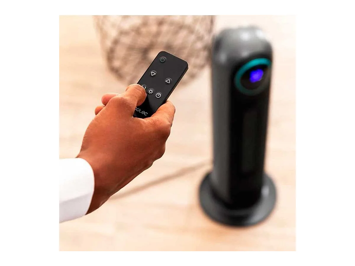 Calefactor cerámico Ready Warm 10150 Smart Ceramic Pro Cecotec 2200W pantalla LED con mando negro