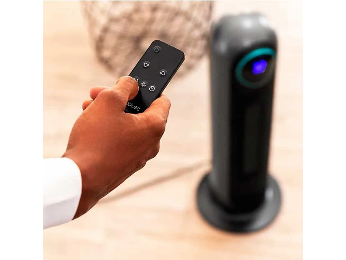 Calefactor cerámico Ready Warm 10150 Smart Ceramic Pro Cecotec 2200W pantalla LED con mando negro