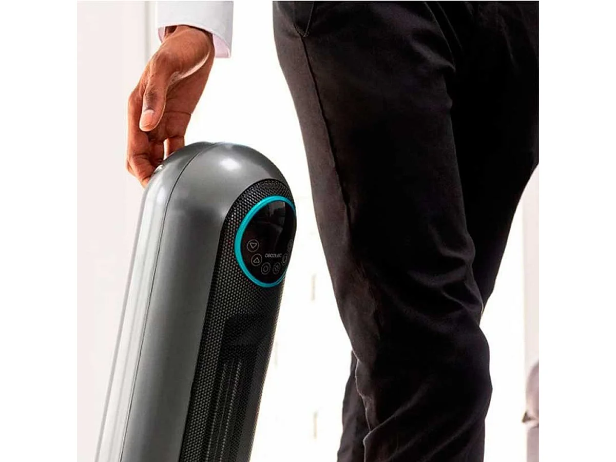 Calefactor cerámico Ready Warm 10150 Smart Ceramic Pro Cecotec 2200W pantalla LED con mando negro