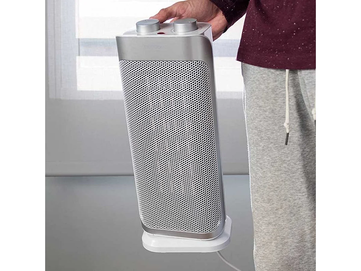 Calefactor cerámico vertical Ready Warm 6250 Ceramic Sky Style Cecotec oscilante 2000W blanco