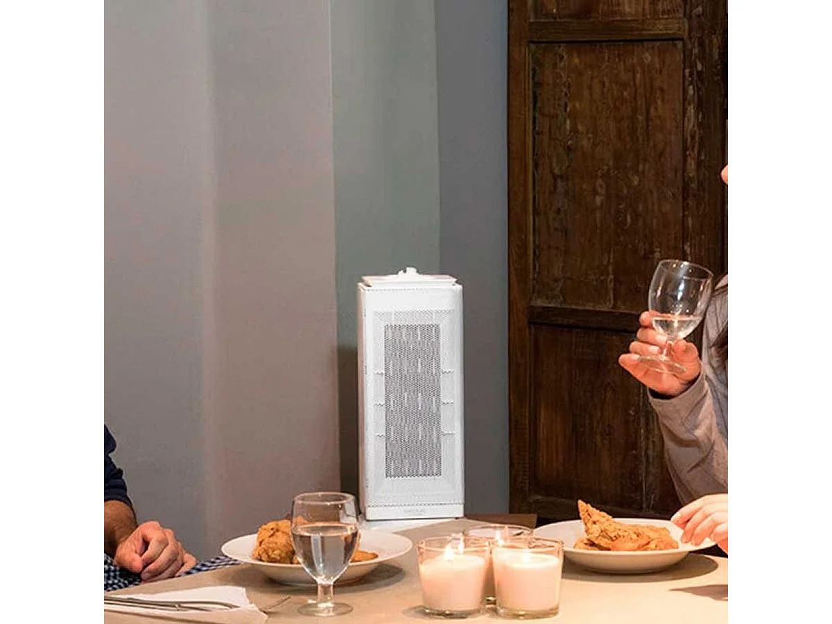 Calefactor cerámico vertical Ready Warm 6200 Ceramic Sky Cecotec oscilante 2000W 30dB blanco