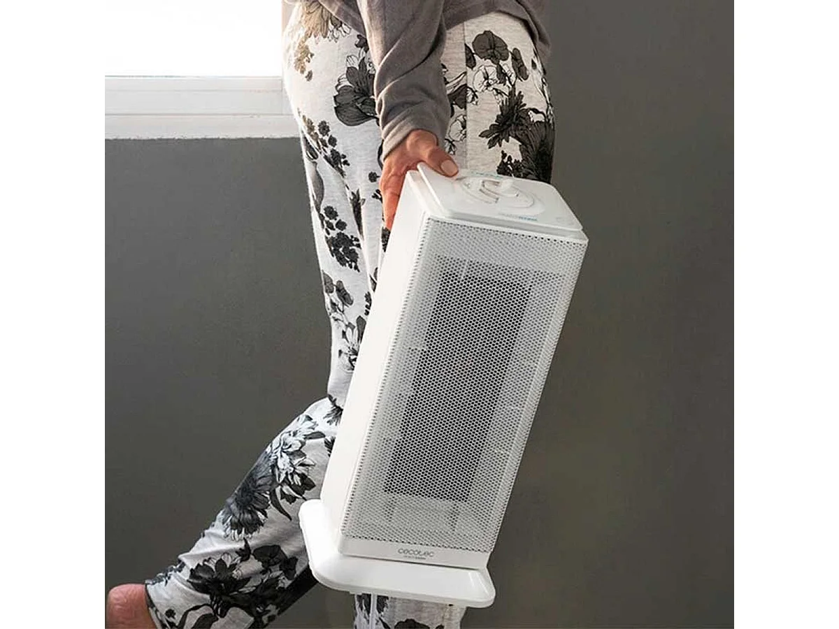 Calefactor cerámico vertical Ready Warm 6200 Ceramic Sky Cecotec oscilante 2000W 30dB blanco