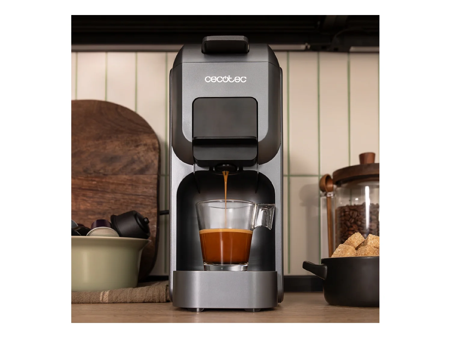 Cafetera expresso Cecotec FreeStyle Compact 1350W multicápsula negro