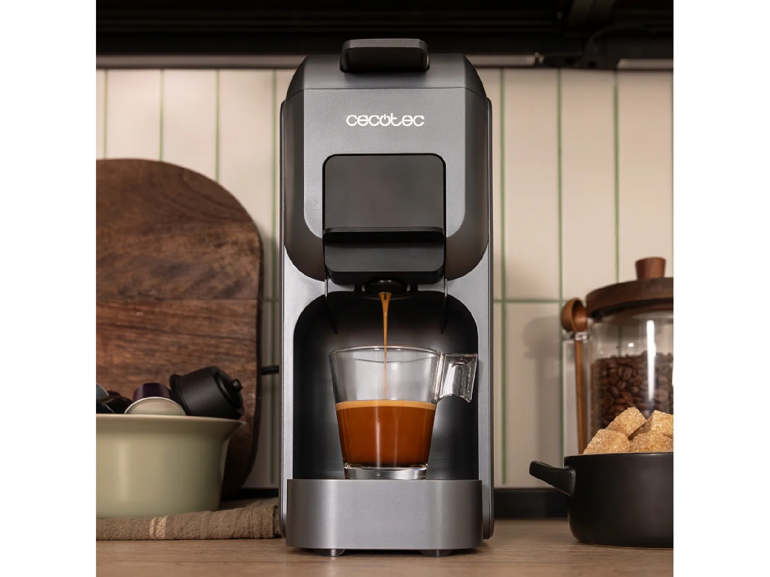 Cafetera expresso Cecotec FreeStyle Compact 1350W multicápsula negro