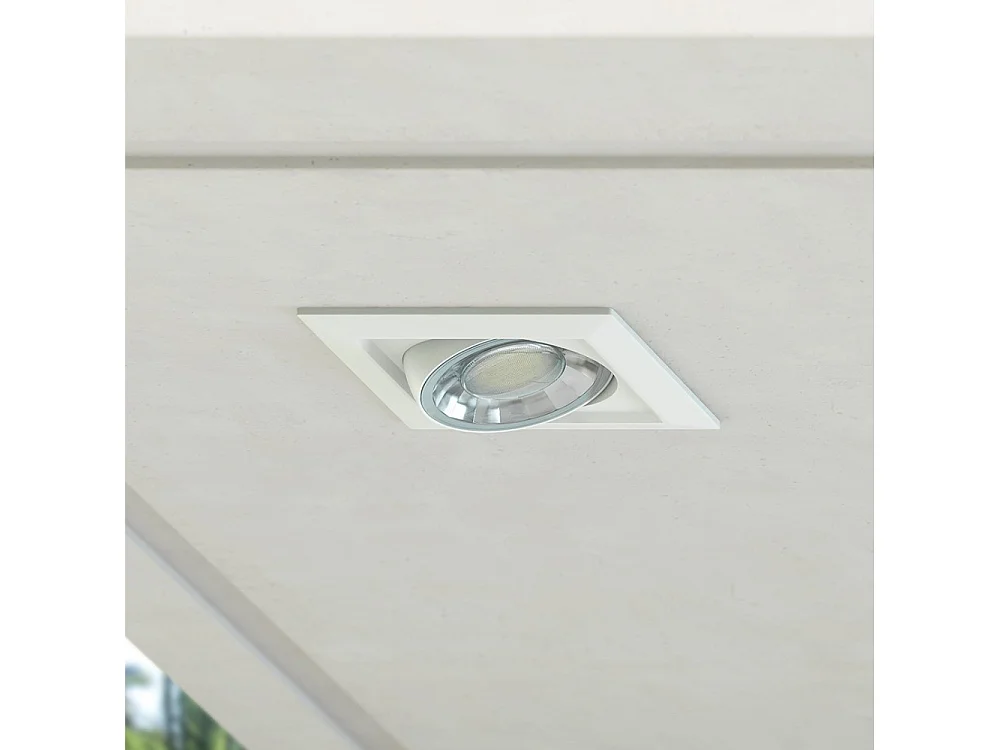 Spot LED encastrable carré orientable Dimmable 8W IP44
