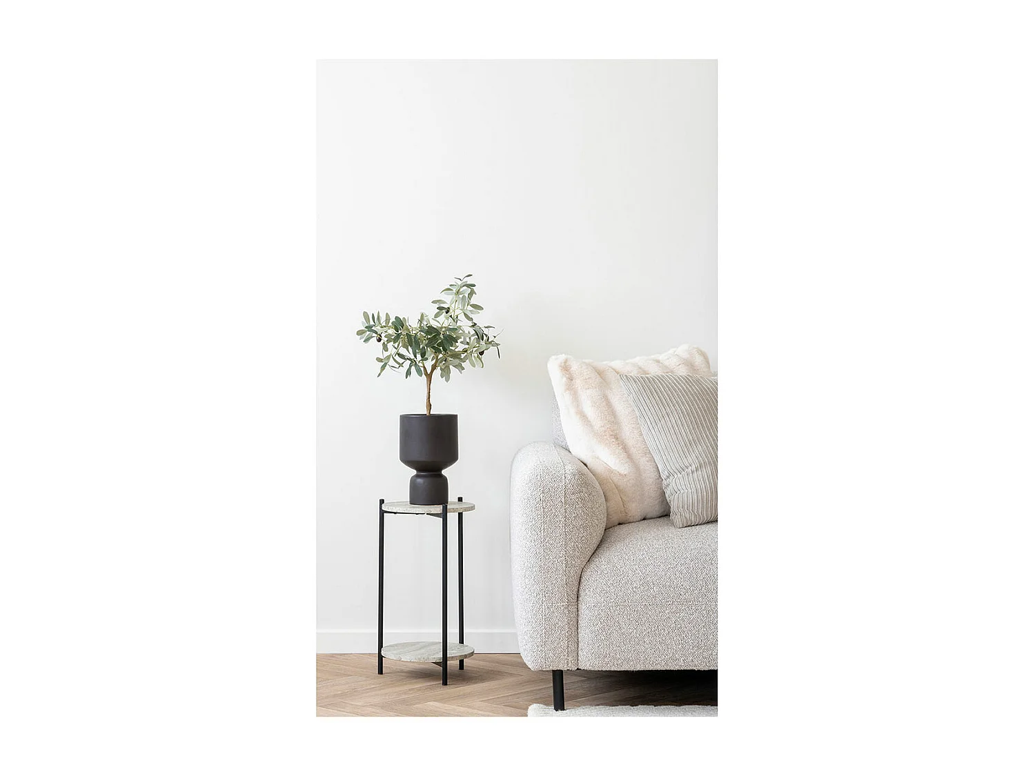 Loures Bloempot zwart.