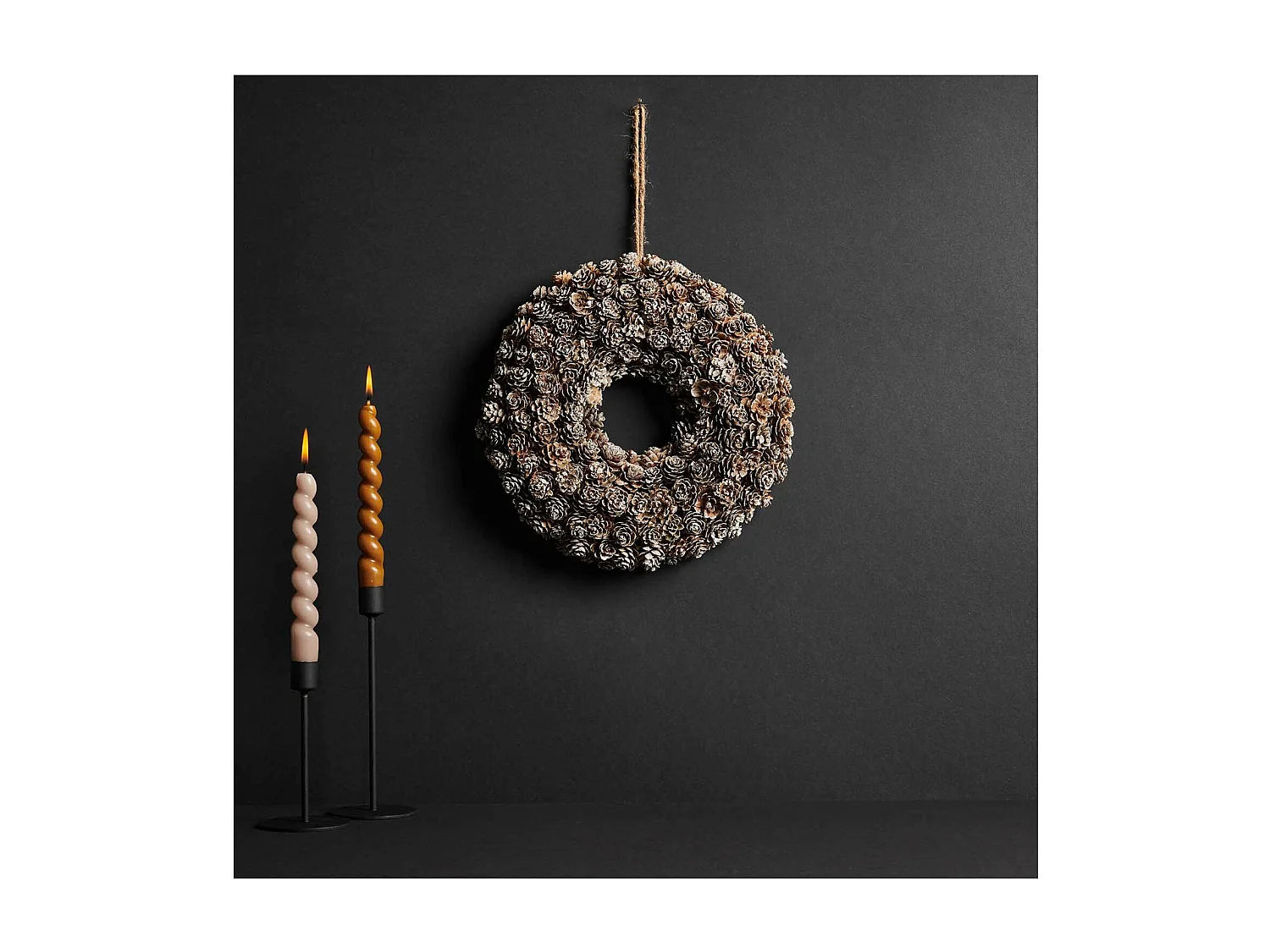 Couronne mini pommes de pin Ø 30 cm