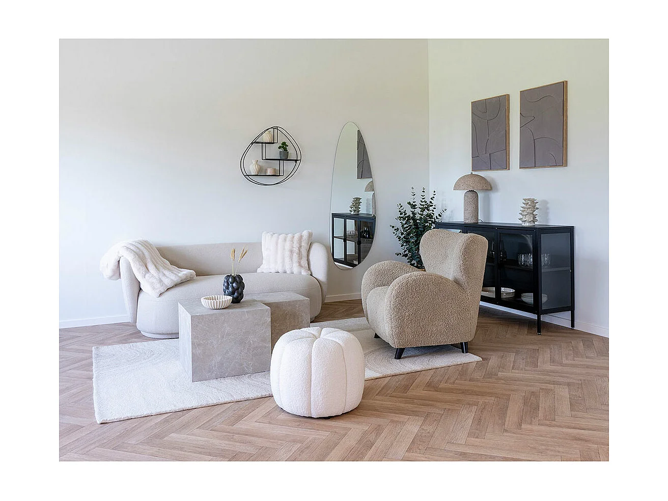 Madeline NO 1,50 relief wanddecoratie met lijst 50x70cm zandkleurig.