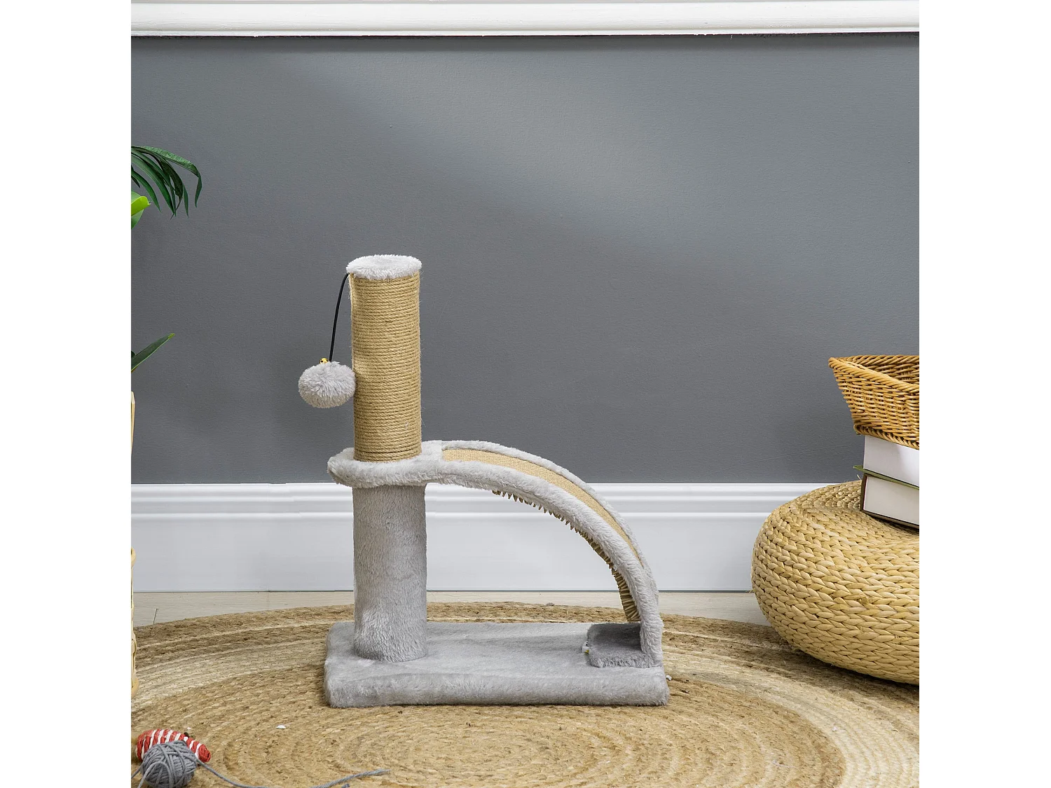 Arranhador Compacto PawHut para Gatos com Poste de Juta e Bola Suspensa