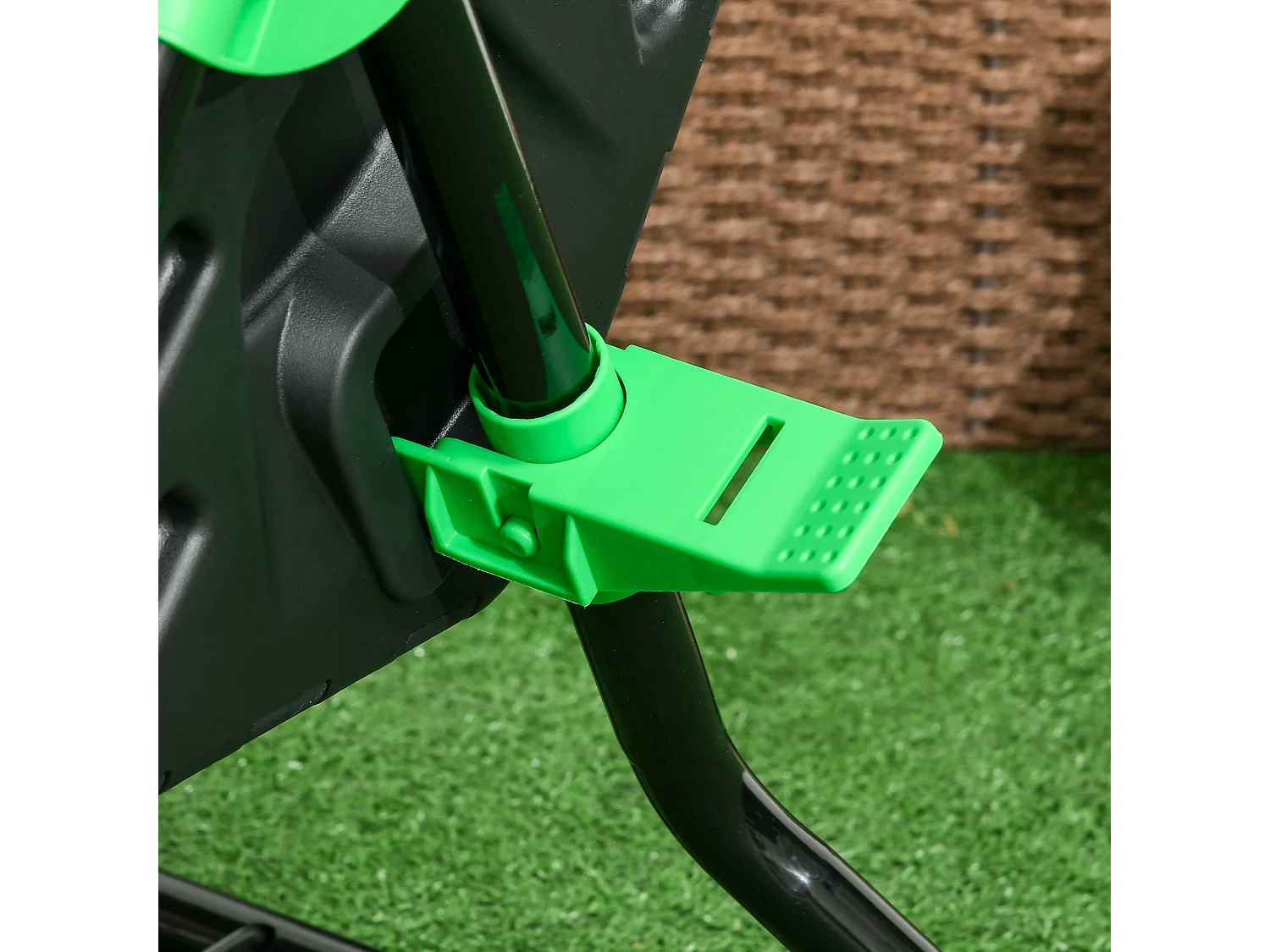 Compostor Giratório Outsunny de 65L para Jardim com Ventilação e Estrutura de Aço