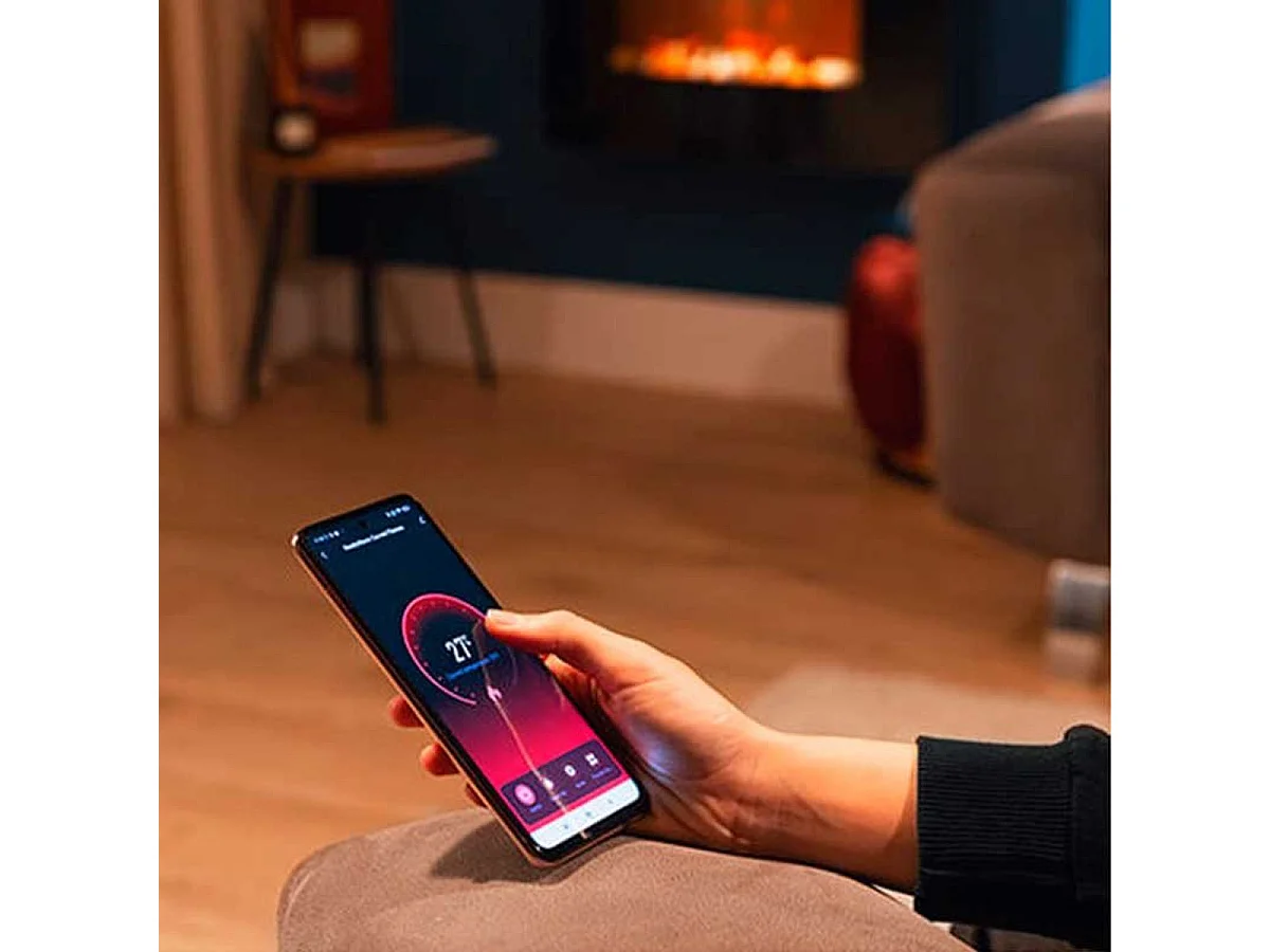 Chimenea eléctrica decorativa Ready Warm 2650 Curved Flames Connected Cecotec 2000W control vía App