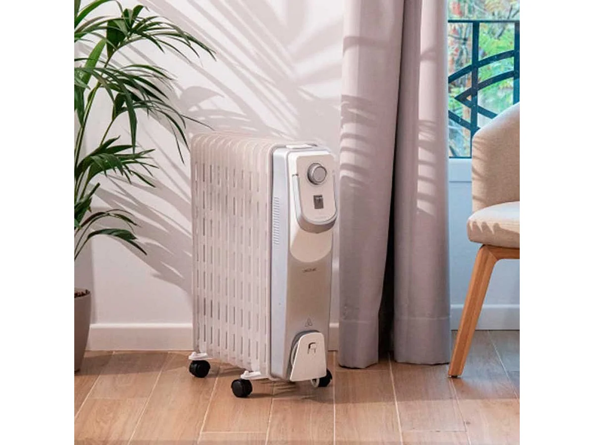 Radiador de aceite Ready Warm 11000 Space 360 Cecotec 2500W 11 módulos con ruedas blanco