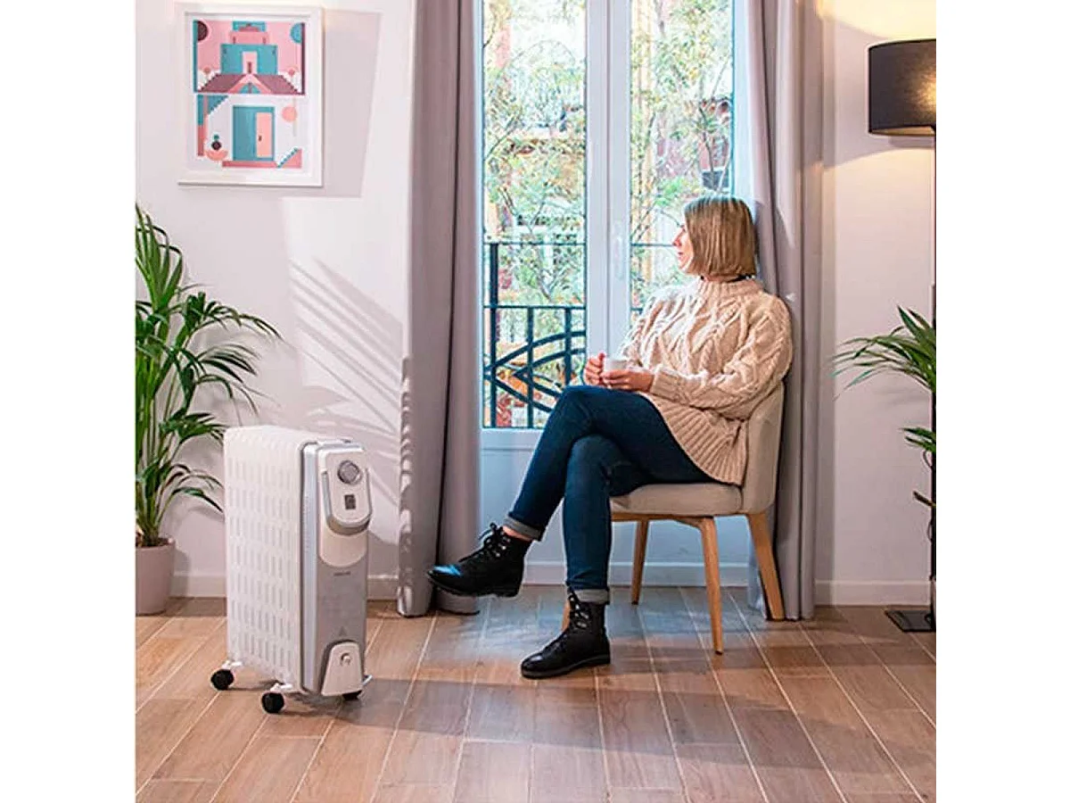 Radiador de aceite Ready Warm 11000 Space 360 Cecotec 2500W 11 módulos con ruedas blanco