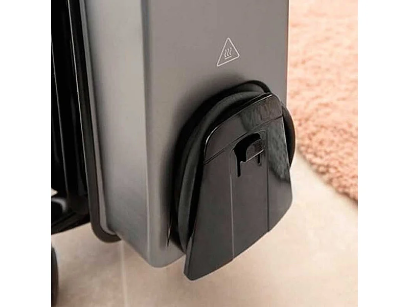 Radiador de aceite Ready Warm 11000 Space 360 Black Cecotec 2500W 11 módulos con ruedas negro