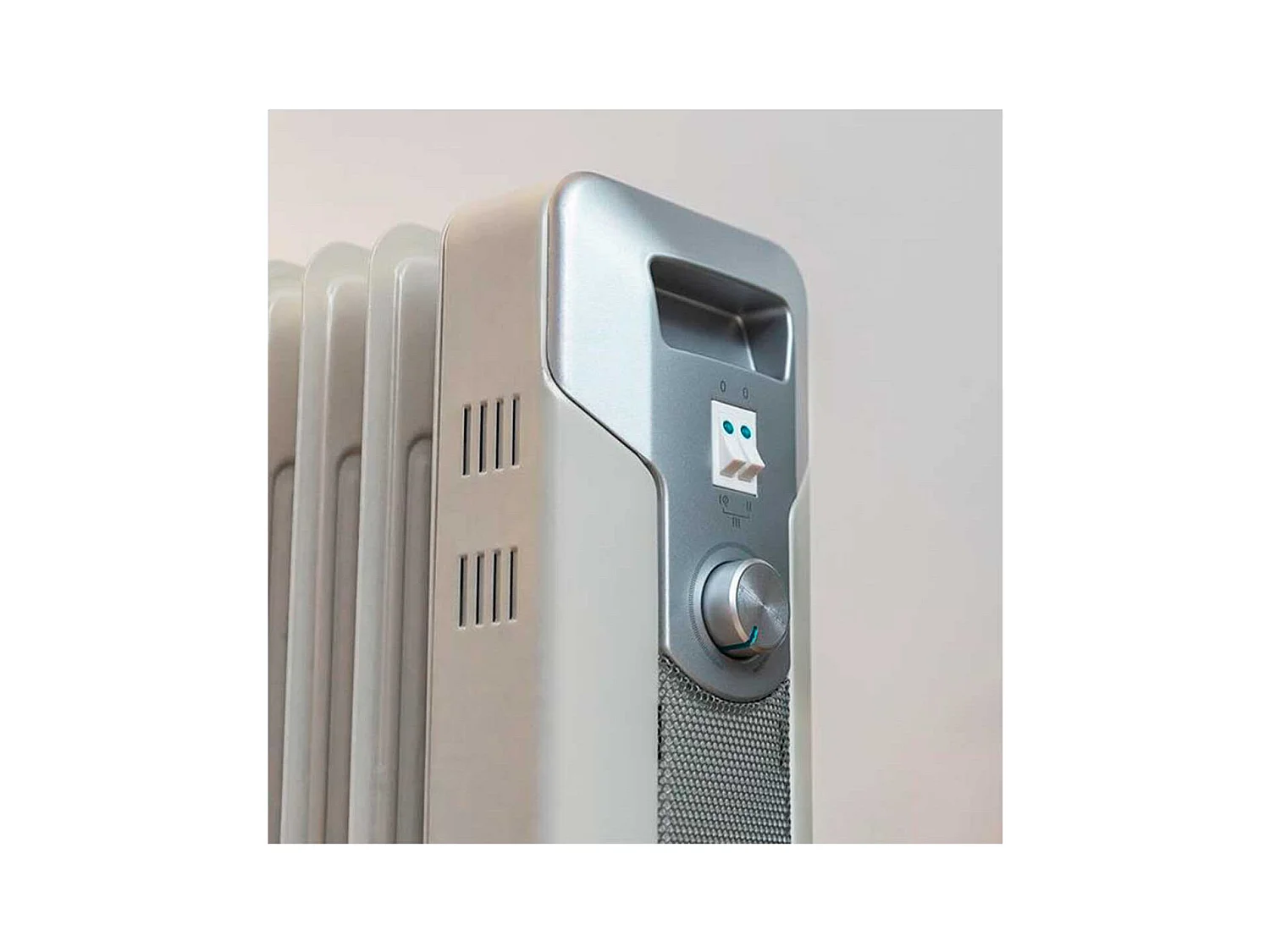 Radiador de aceite Cecotec ReadyWarm 7000 Space 7 módulos  1500W blanco