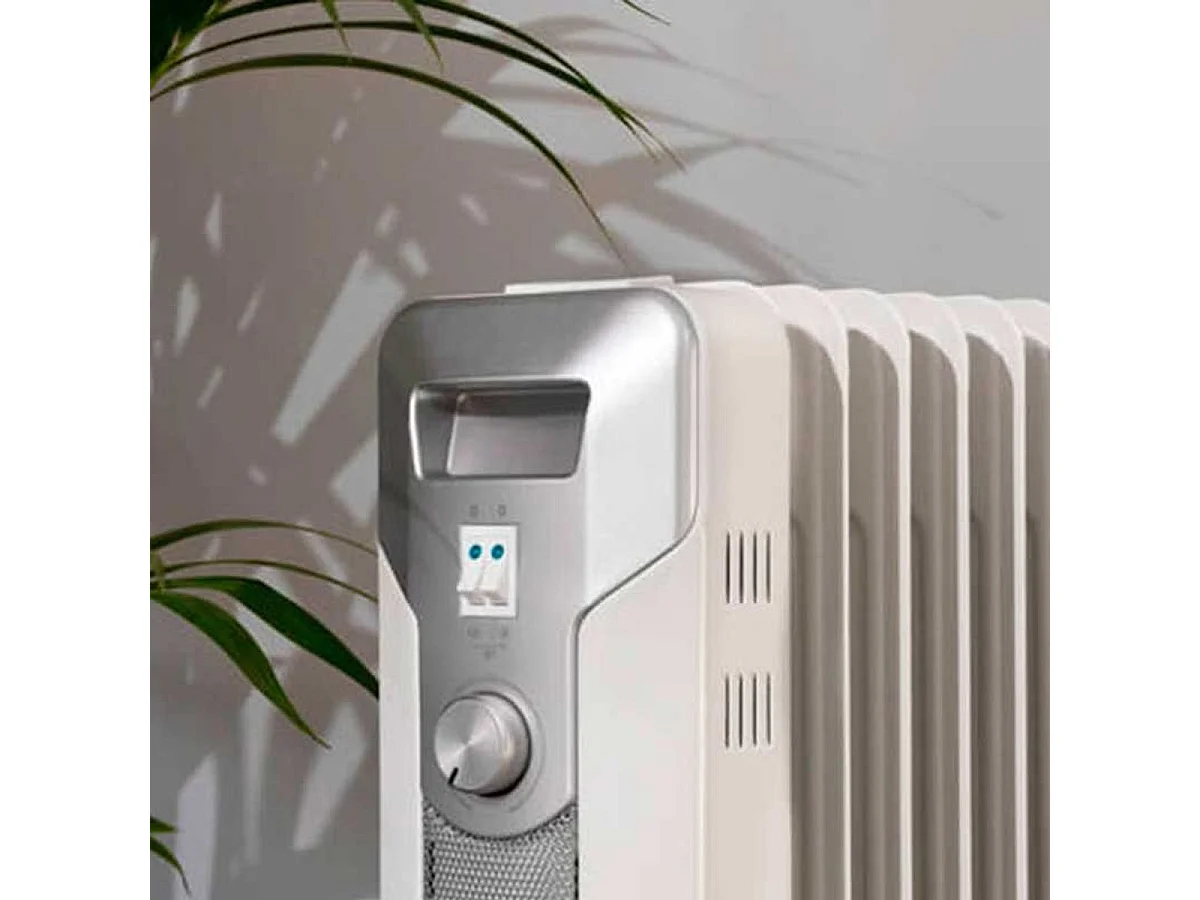 Radiador de aceite Ready Warm 9000 Space Cecotec 2000W 9 módulos con ruedas blanco